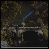 La tour Eiffel vue de l'autre rive